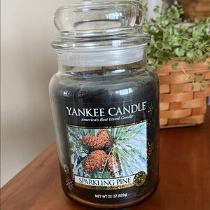 Yankee Candle Sparkling Pine Candle - Large Jar
22 oz- NWT